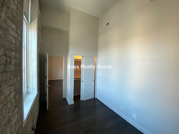 4th image of 5021 N Kenmore Ave #201