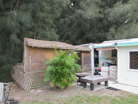 3rd image of 14880 Tamiami Trl