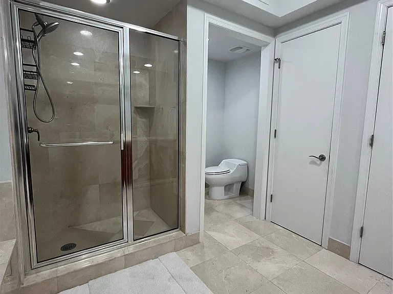 2650 Lake Shore Dr #803 — Photo 32