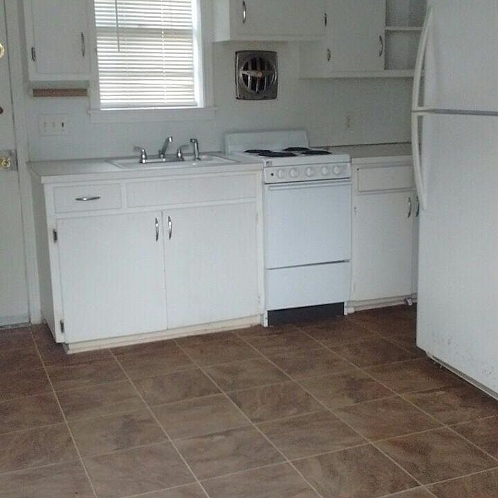 2nd image of 503 Laurel St