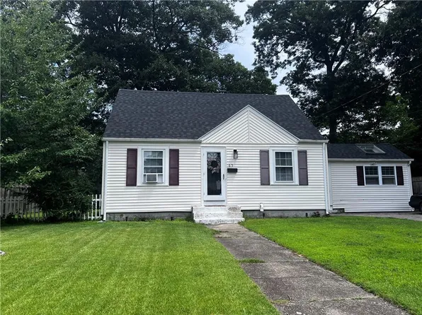 65 Guilford Dr, Warwick, RI 02886