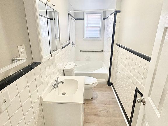 5th image of 1086 Whalley Ave #1