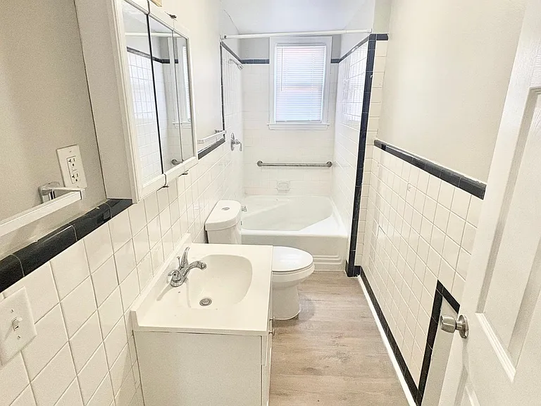 1086 Whalley Ave #1 — Photo 5