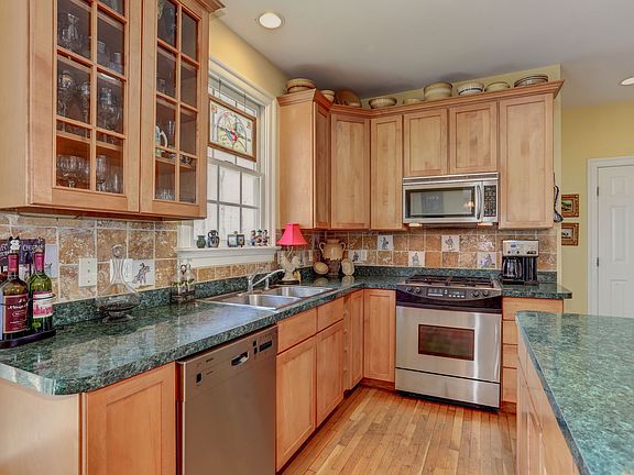 4th image of 2031 Somerset Dr