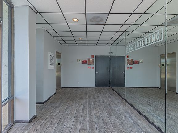4th image of 5555 Hollywood Blvd #302