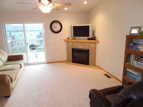 3rd image of 120 Jefferson Ln