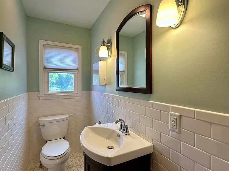932 Robinson St — Photo 13