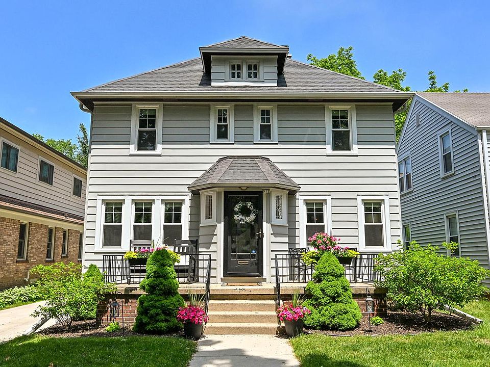 1st image of 912 E Meadow PLACE