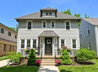 912 E Meadow Pl, Whitefish Bay, WI 53217