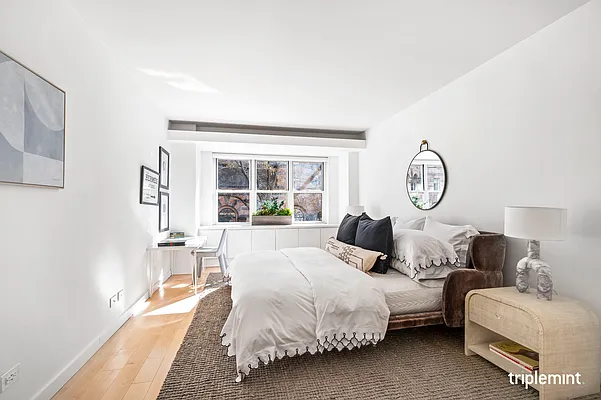 Sold by Triplemint | media 13