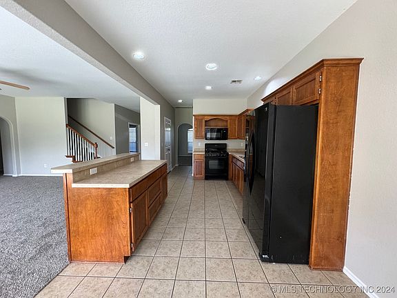 3rd image of 1004 S 75th St
