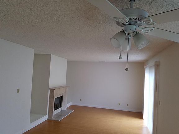 4th image of 3198 Vineland Ave