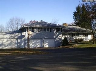 706 Ridgewood Dr, Coshocton, OH 43812