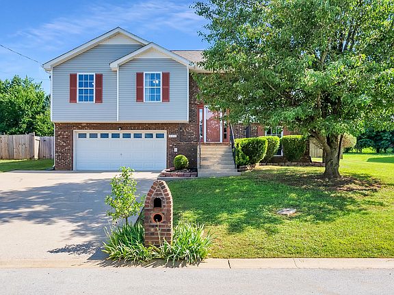 2nd image of 923 Hedge Apple Dr
