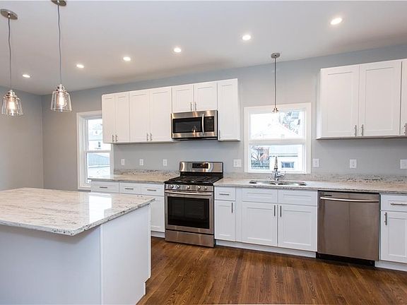 4th image of 32 Vine St