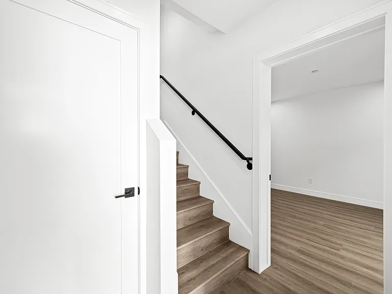 6704 Kester Ave — Photo 26
