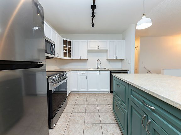 3rd image of 393 Waddington Dr