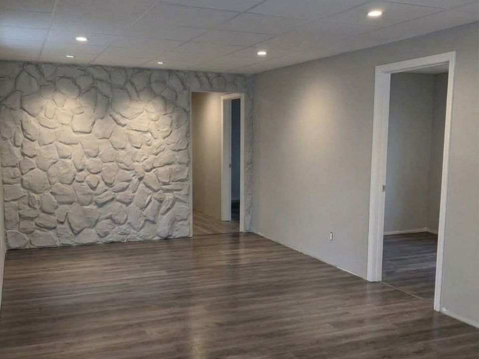 1st image of 940 N Hamlin Ave APT 2