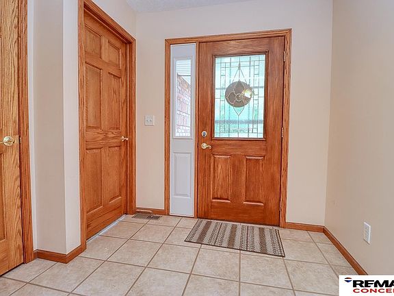 2nd image of 660 Iris Ave