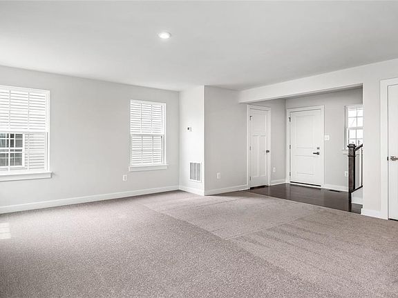 3rd image of 123 Bethpage Ln