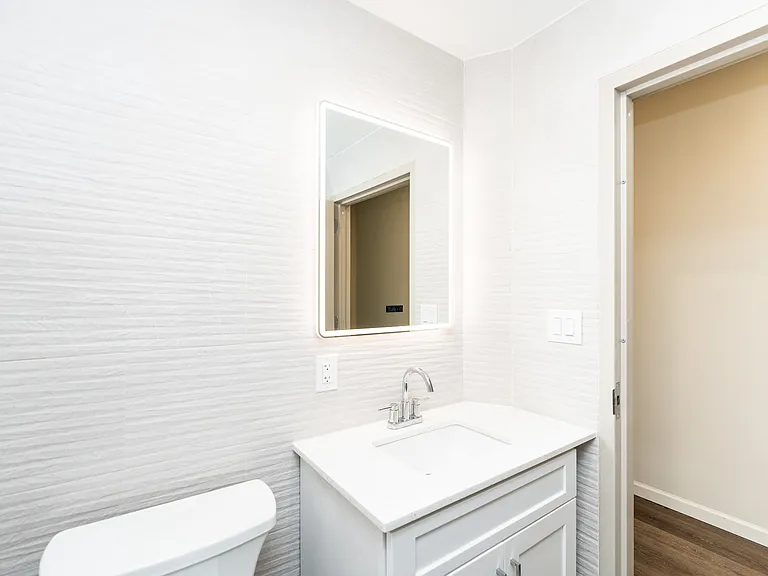 1652 E 14th St #302 — Photo 14