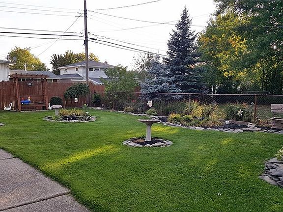 4th image of 155 Carpenter Ave