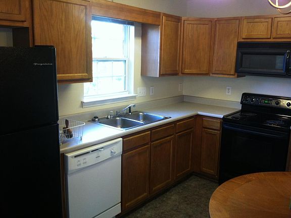 5th image of 2919 Station Ct