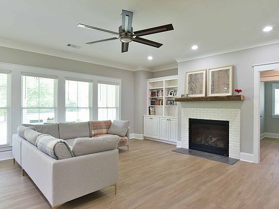 4th image of 135 Quail Valley Dr