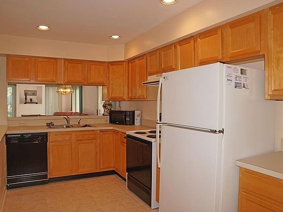 3rd image of 157 Lakeside Dr