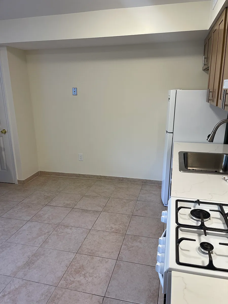 Building Photo - 448 Mosely Ave #2