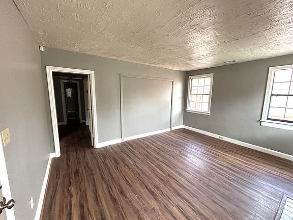 3rd image of 3616 Gaston Ave