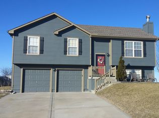 9104 NE Pawpaw Dr, Kansas City, MO 64157
