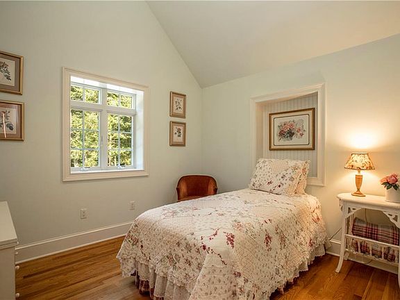 5th image of 6 Dunhill Dr