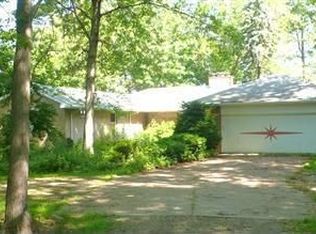 5555 Lake Rd, Sheffield Lake, OH 44054