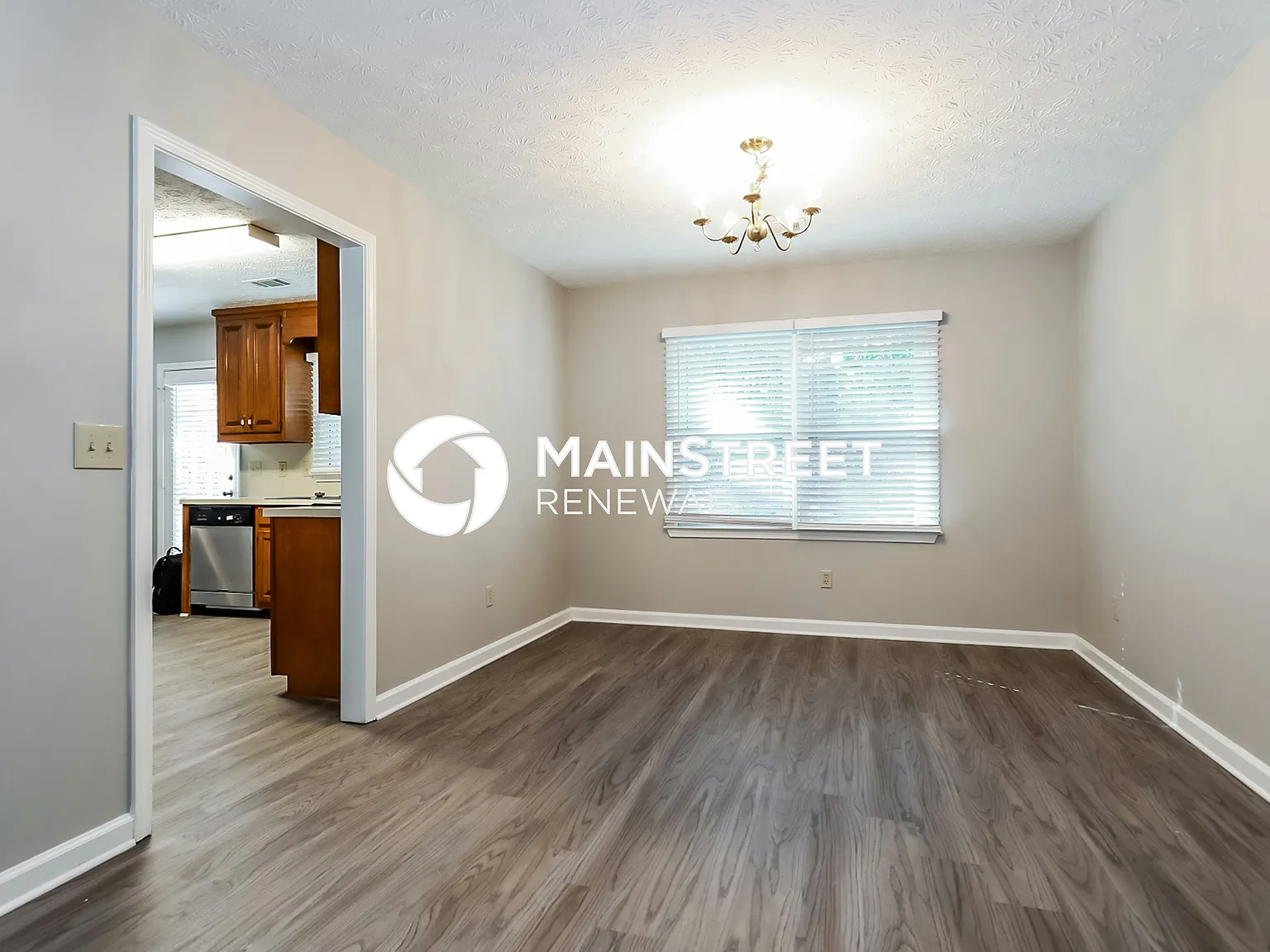 608 Hunters Cove Ln — Photo 4
