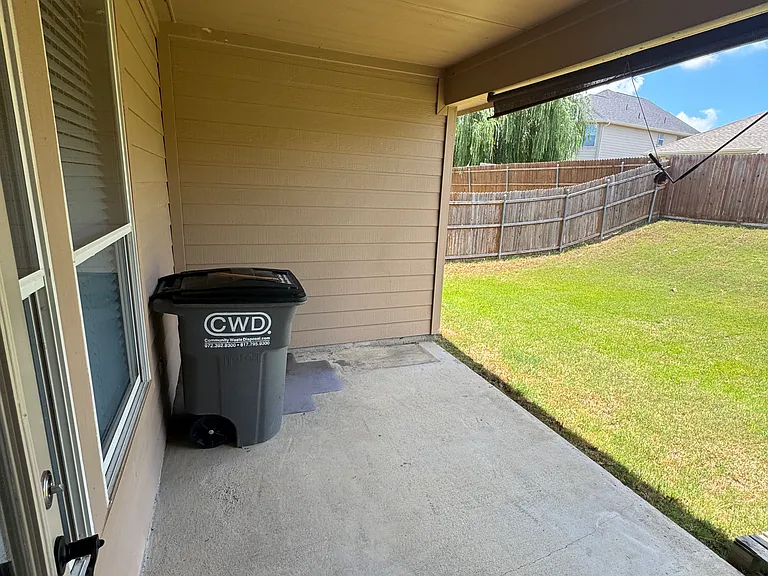 14927 Riverside Dr — Photo 12