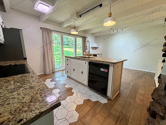 5th image of 602 Azure Hills Dr