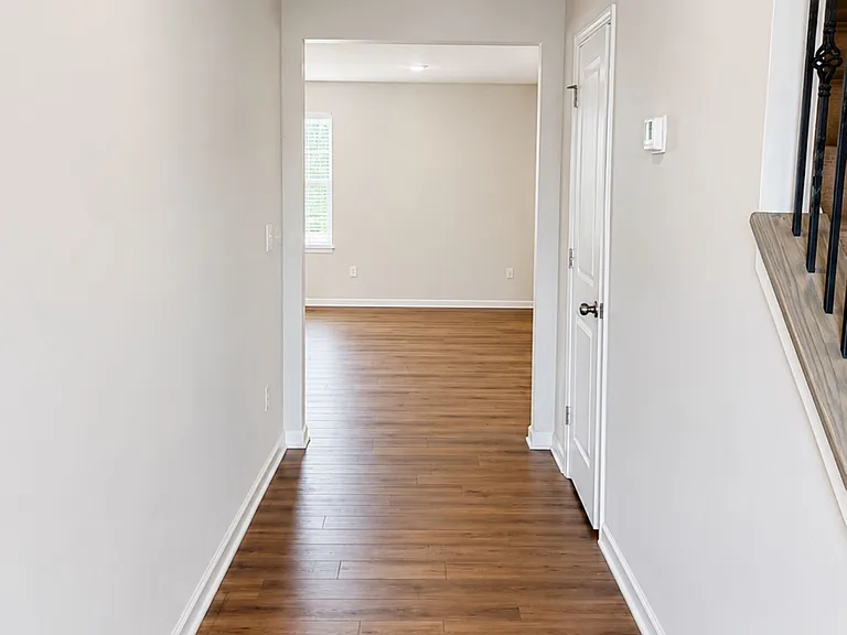 166 Brentwood Dr — Photo 4