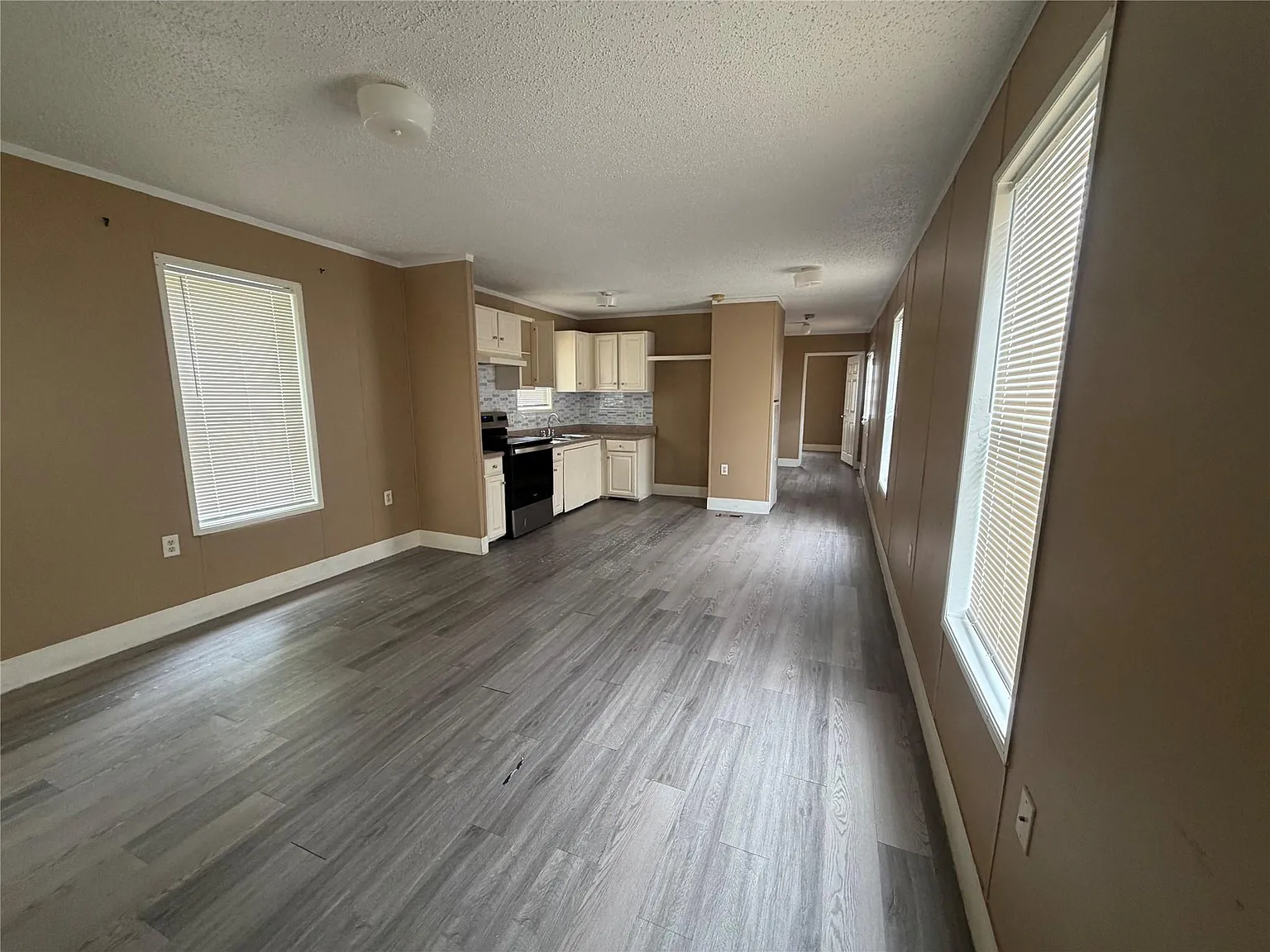 3 bed, 1.0 bath, 720 sqft, $1,300 — Photo 3
