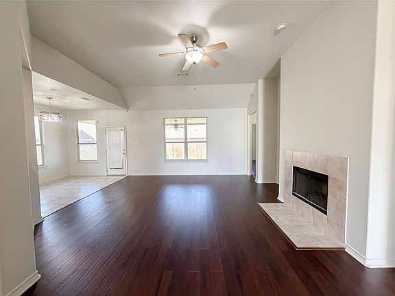 3rd image of 1602 Summercrest Dr