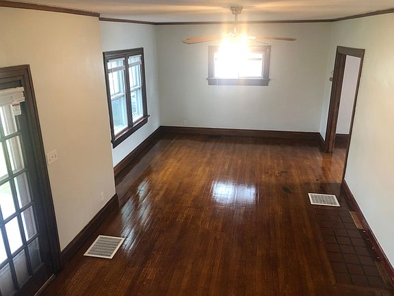 4th image of 2532 Malvern Ave