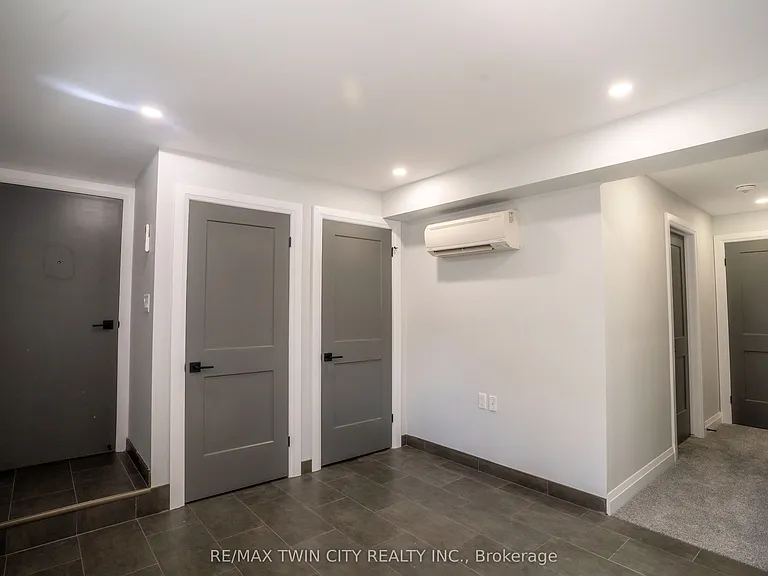 130 Elgin St #2 — Photo 4
