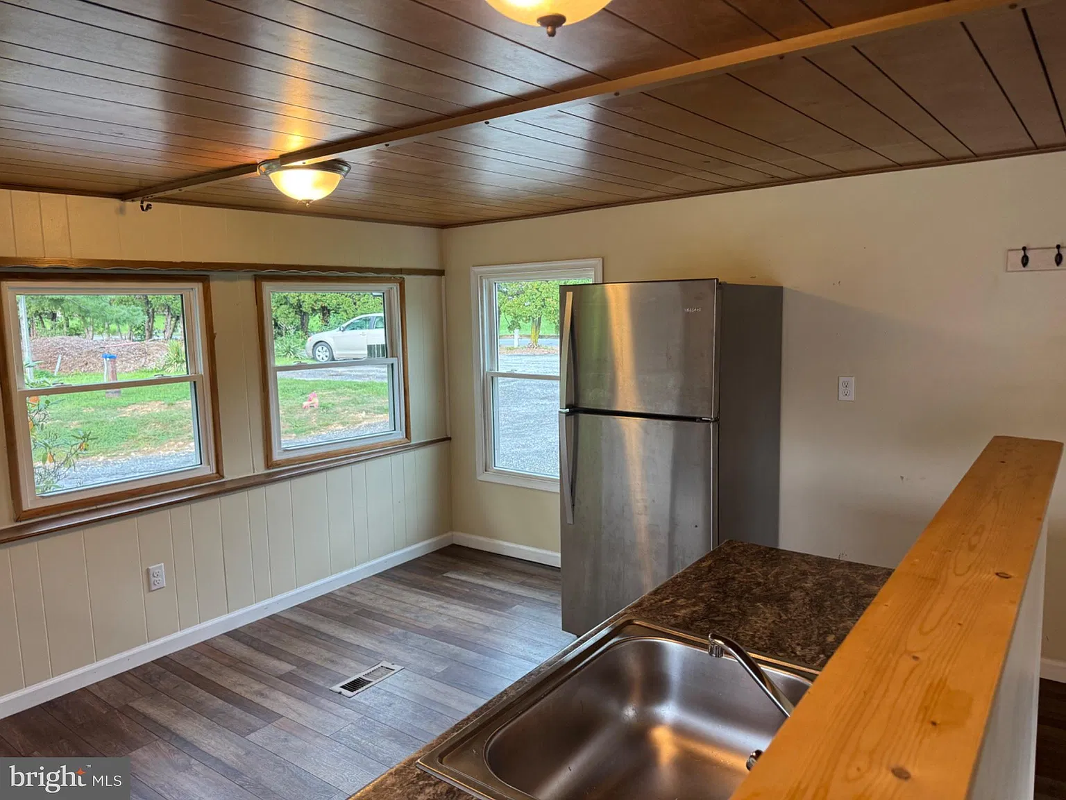 3 bed, 1.0 bath, $1,300 — Photo 3