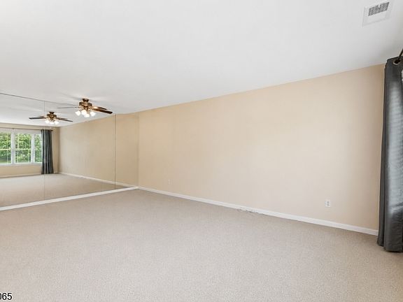 4th image of 25 Augusta Dr