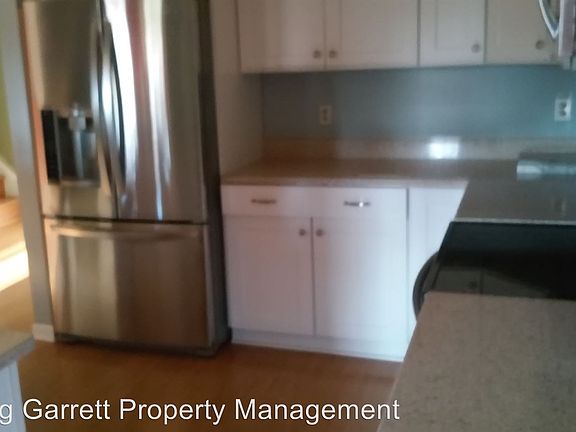3rd image of 1277 Lake Dr