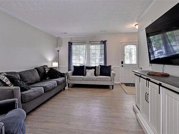 5th image of 117 Sandy Lake Dr