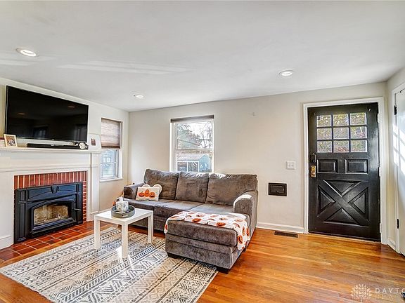 4th image of 6348 Cambridge Ave