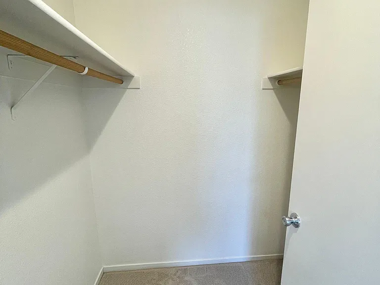 4686 Oak St — Photo 9