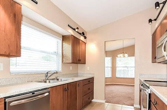5th image of 1735 Wakefield Dr #1