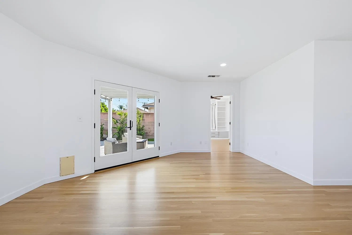 3 bed, 1604 sqft, $5,500 — Photo 2